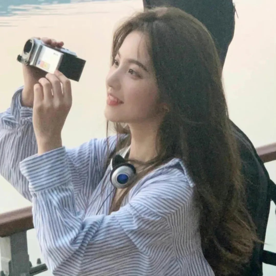 月光洒下离人巷